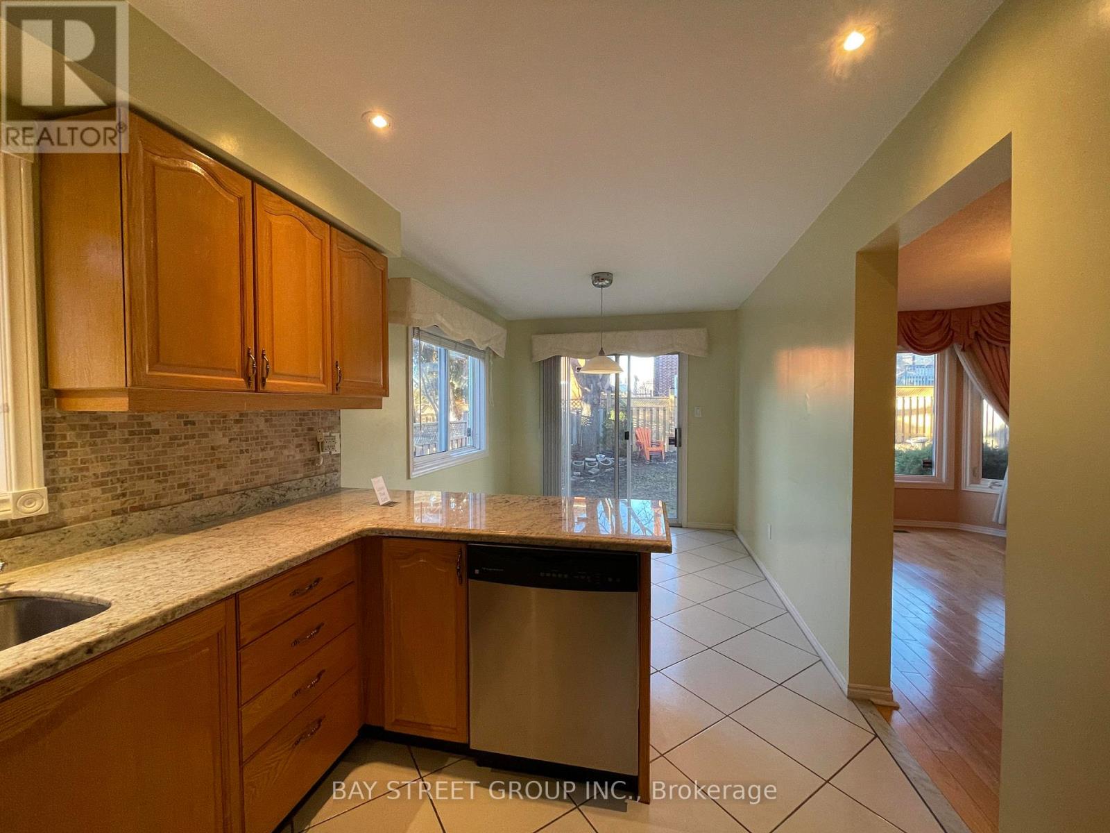 36 Tomlinson Circle, Markham (Buttonville), Ontario  L3R 9J8 - Photo 6 - N13412564