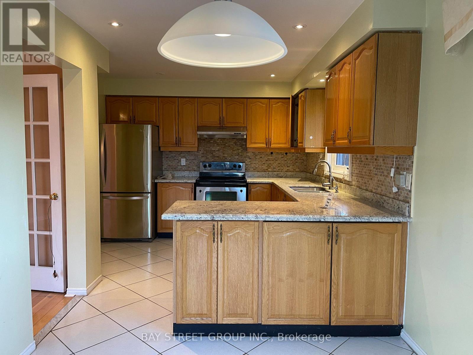 36 Tomlinson Circle, Markham (Buttonville), Ontario  L3R 9J8 - Photo 7 - N13412564
