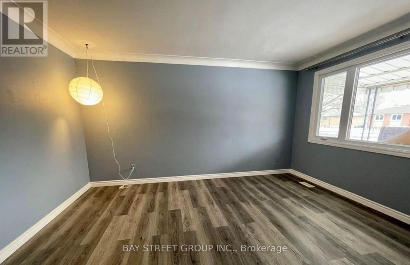 6852 Hagar Avenue, Niagara Falls, Ontario  L2G 5M7 - Photo 3 - X13412566