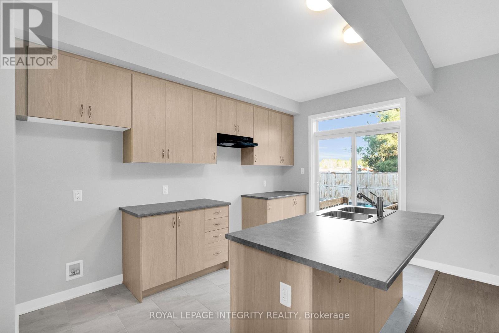 116 Robert Perry Street, North Grenville, Ontario  K0G 1J0 - Photo 4 - X13412582
