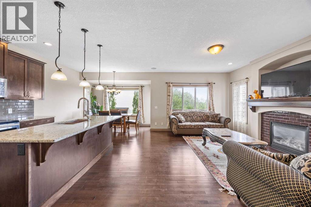 282 Pantego Terrace NW, Calgary, Alberta  T3K 0K3 - Photo 5 - A2316911