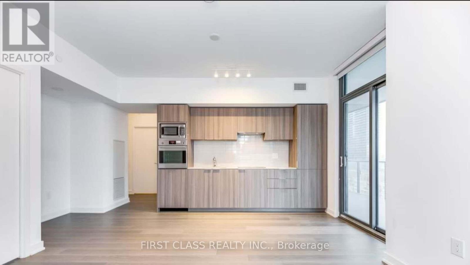 2208 - 11 Wellesley Street W, Toronto, Ontario  M4Y 1E9 - Photo 1 - C13412588