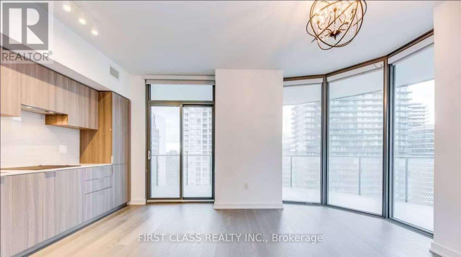 2208 - 11 Wellesley Street W, Toronto, Ontario  M4Y 1E9 - Photo 2 - C13412588