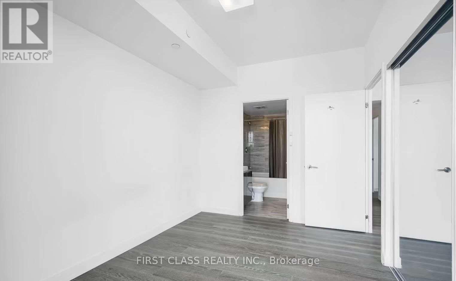 2208 - 11 Wellesley Street W, Toronto, Ontario  M4Y 1E9 - Photo 4 - C13412588