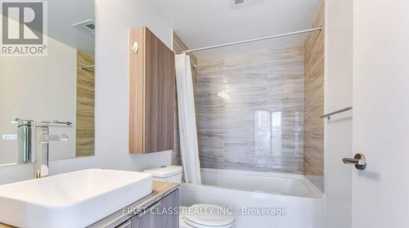 2208 - 11 Wellesley Street W, Toronto, Ontario  M4Y 1E9 - Photo 5 - C13412588