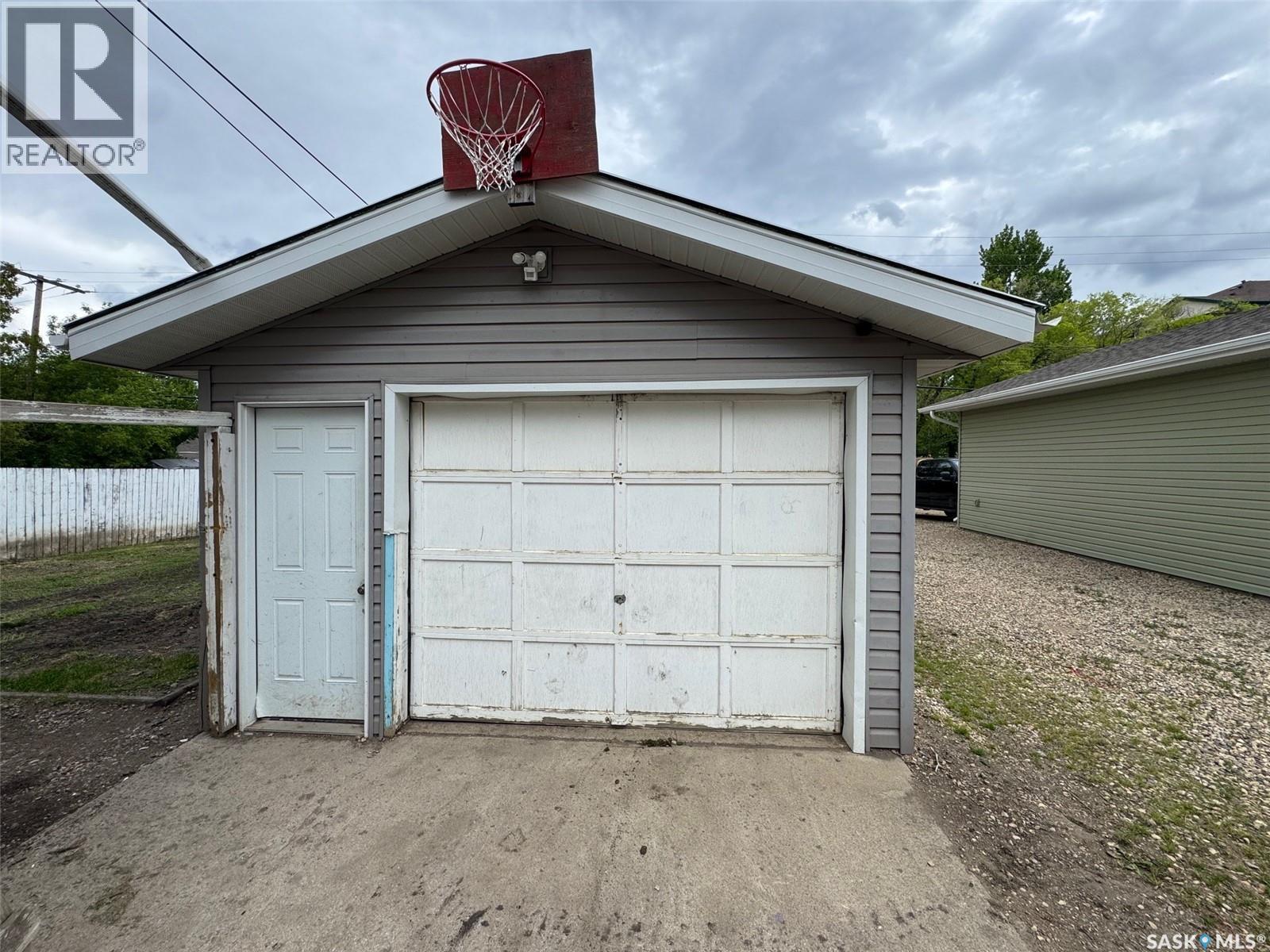 212 Crawford Avenue W, Melfort, Saskatchewan  S0E 1A0 - Photo 4 - SK038580