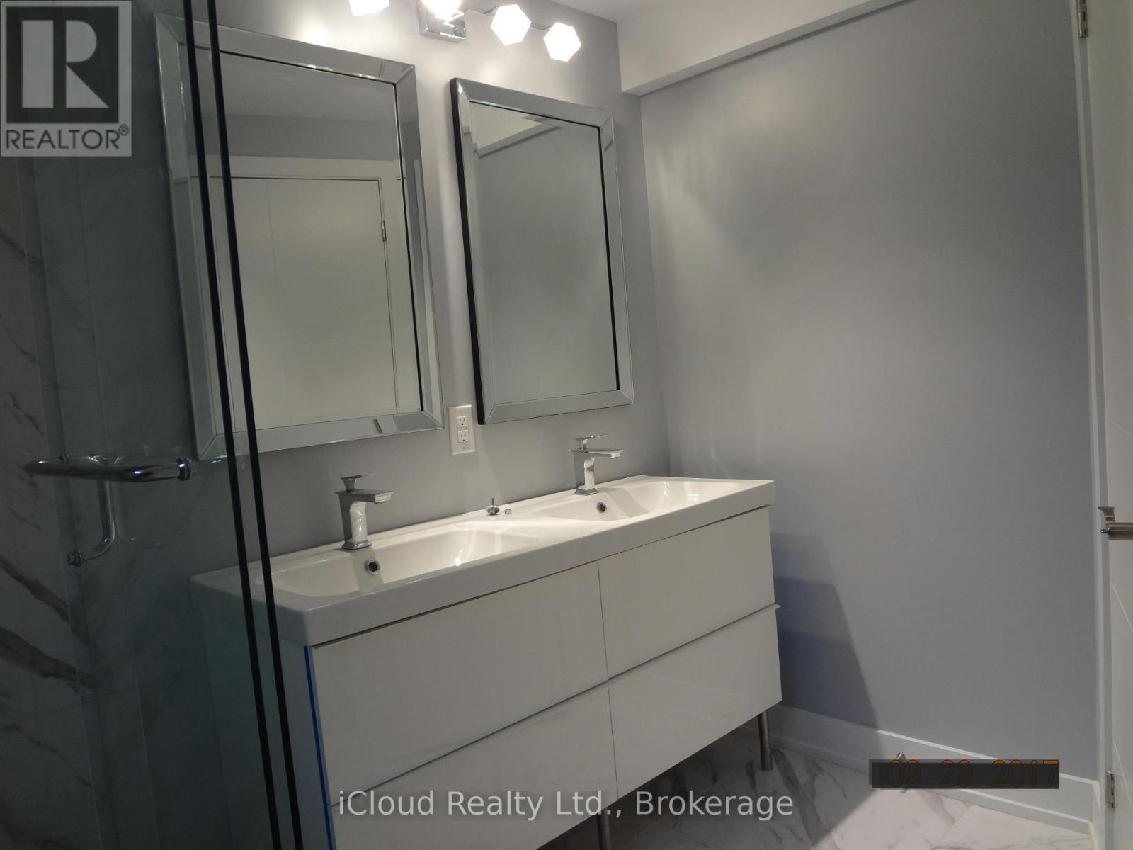 28 Jill Crescent E, Toronto, Ontario  M9B 6B3 - Photo 5 - W13412586