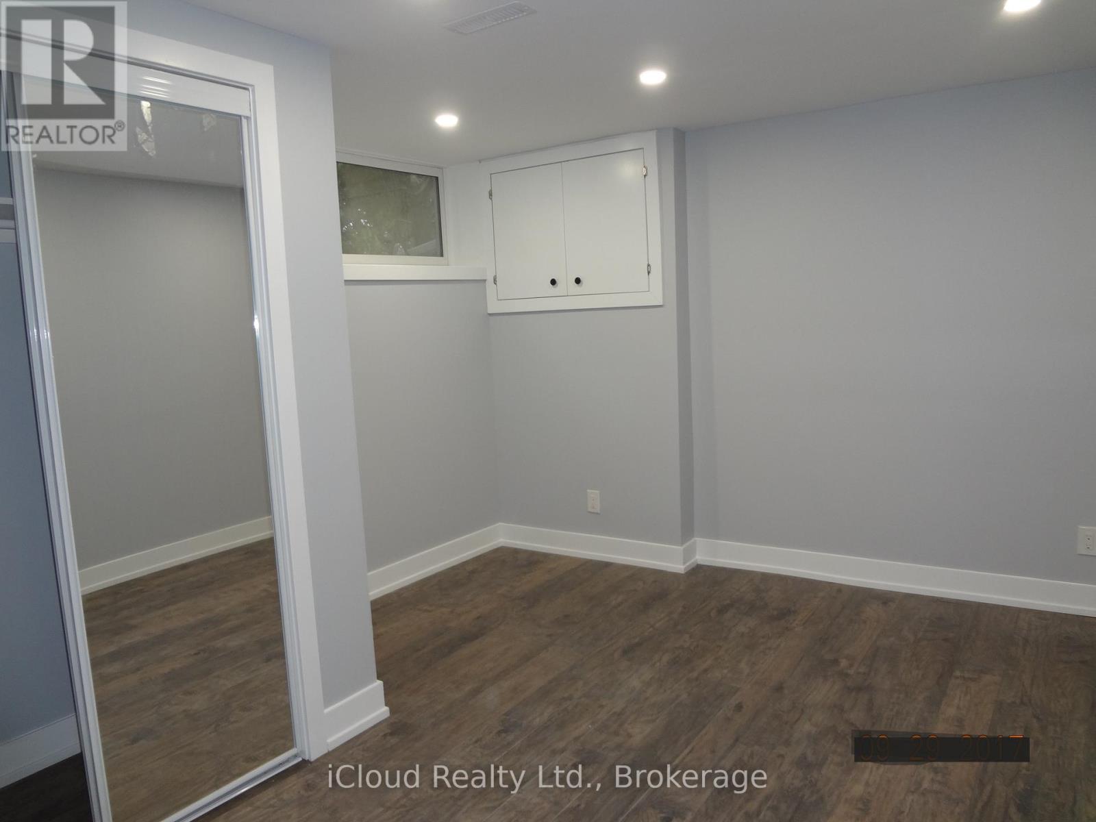 28 Jill Crescent E, Toronto, Ontario  M9B 6B3 - Photo 7 - W13412586