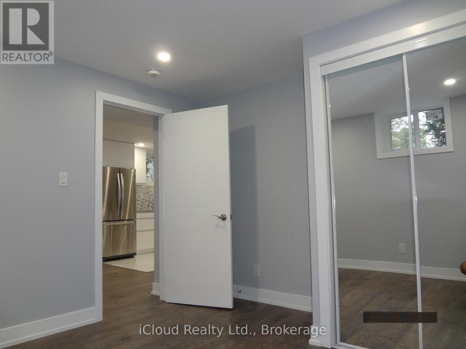 28 Jill Crescent E, Toronto, Ontario  M9B 6B3 - Photo 9 - W13412586