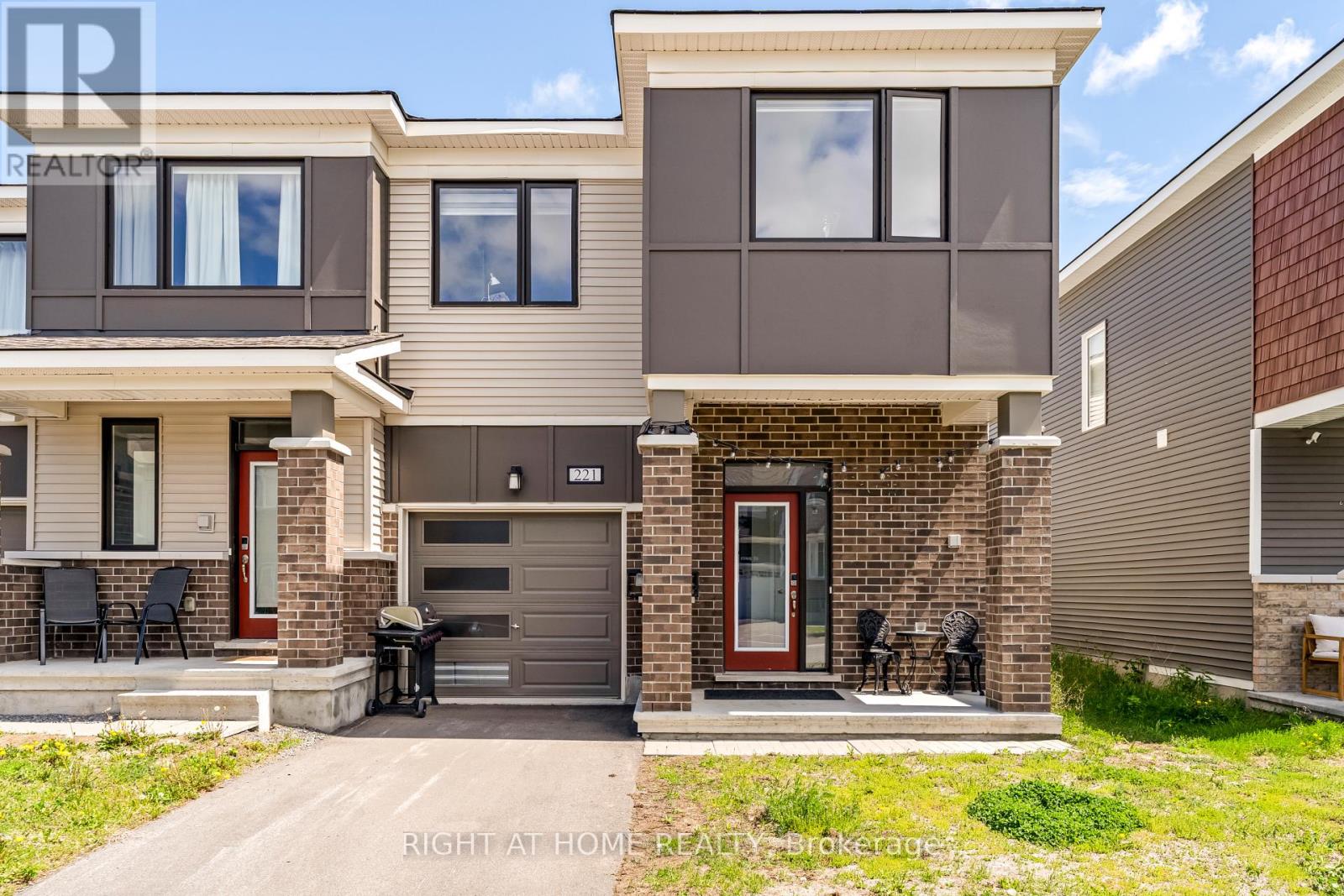 221 BILLRIAN CRESCENT, Ottawa, Ontario