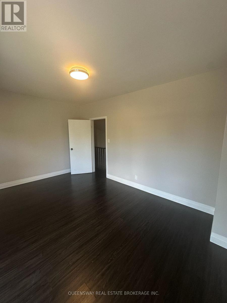 Upper - 68 Melville Avenue, Toronto, Ontario  M6G 1Y2 - Photo 2 - W13412602