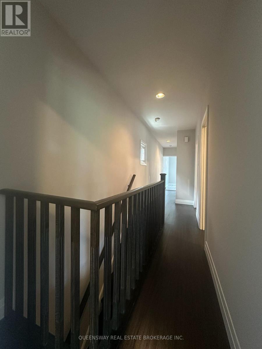 Upper - 68 Melville Avenue, Toronto, Ontario  M6G 1Y2 - Photo 3 - W13412602