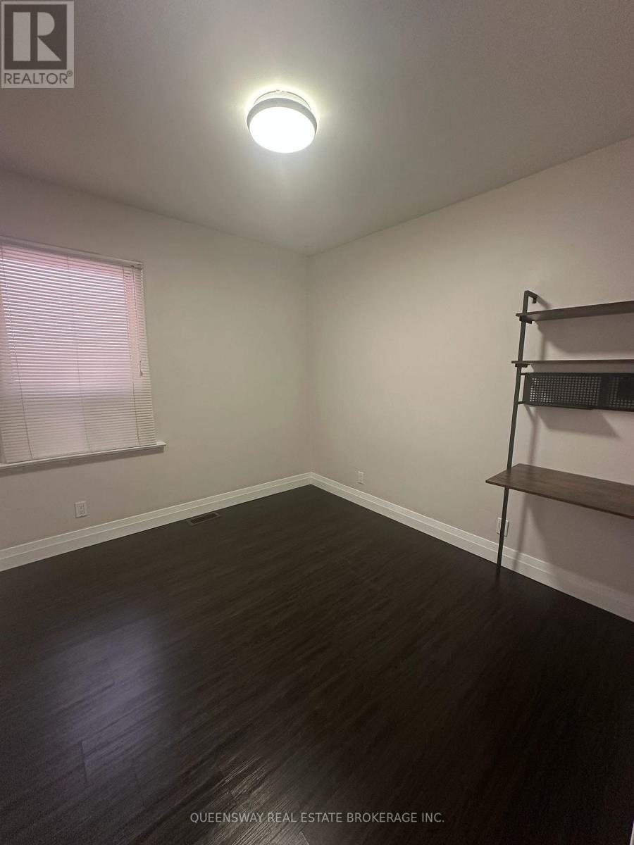Upper - 68 Melville Avenue, Toronto, Ontario  M6G 1Y2 - Photo 4 - W13412602
