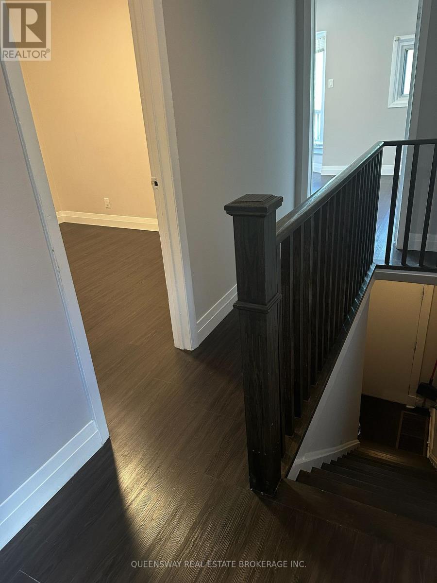 Upper - 68 Melville Avenue, Toronto, Ontario  M6G 1Y2 - Photo 9 - W13412602