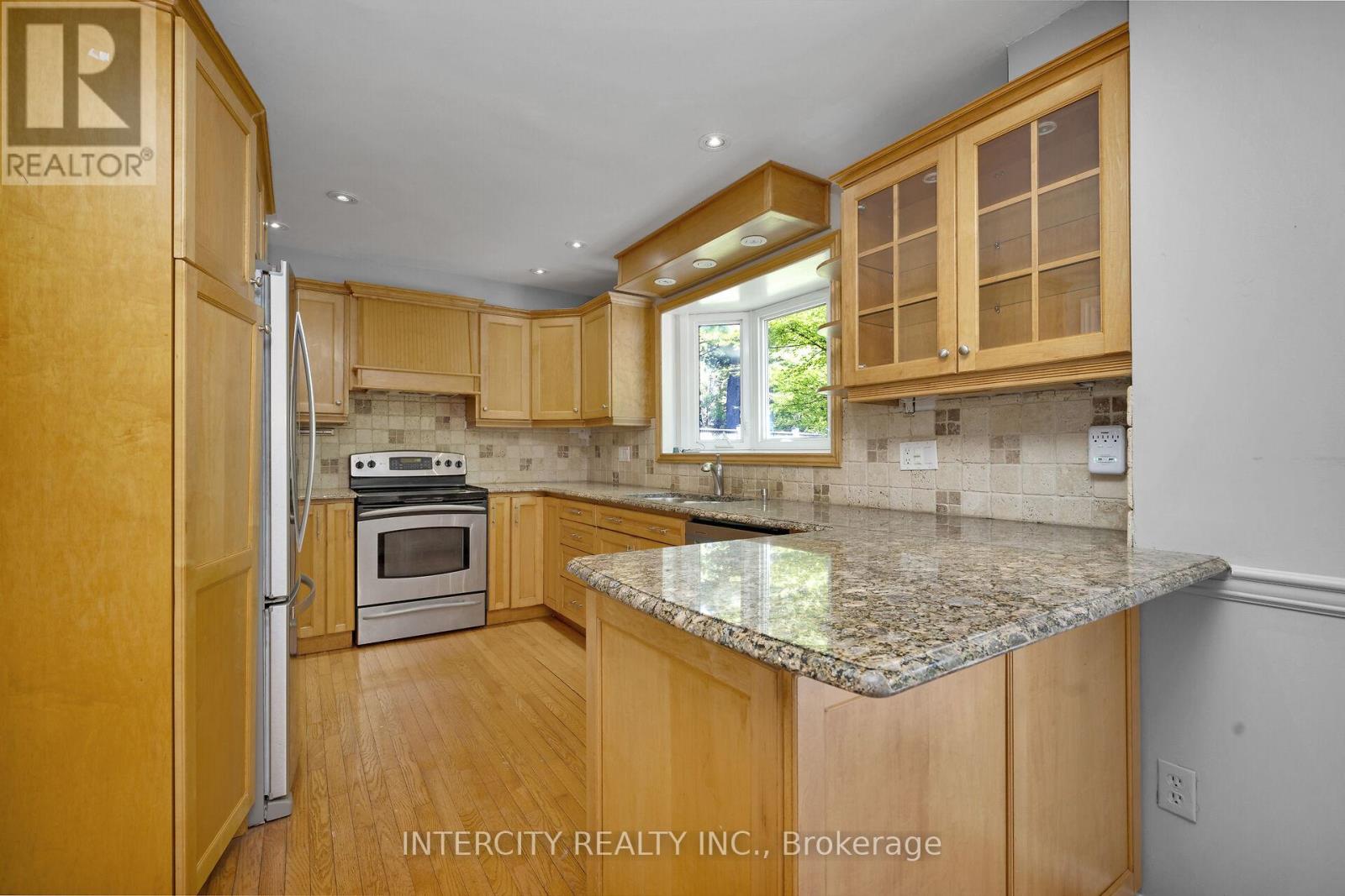 173 All Saints Crescent, Oakville, Ontario  L6J 5Y6 - Photo 10 - W13247568