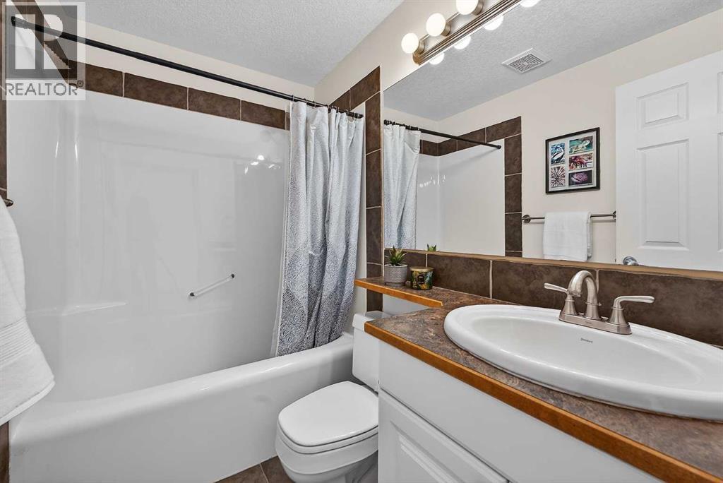 36 Somerside Bay Sw, Calgary, Alberta  T2Y 4K6 - Photo 37 - A2316515