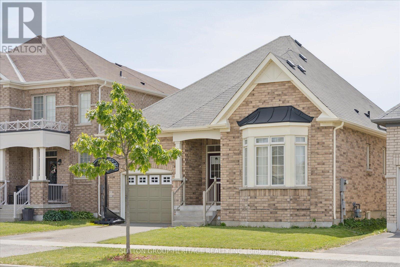 64 Pedwell Street, Clarington (Newcastle), Ontario  L1B 0E1 - Photo 2 - E13412654