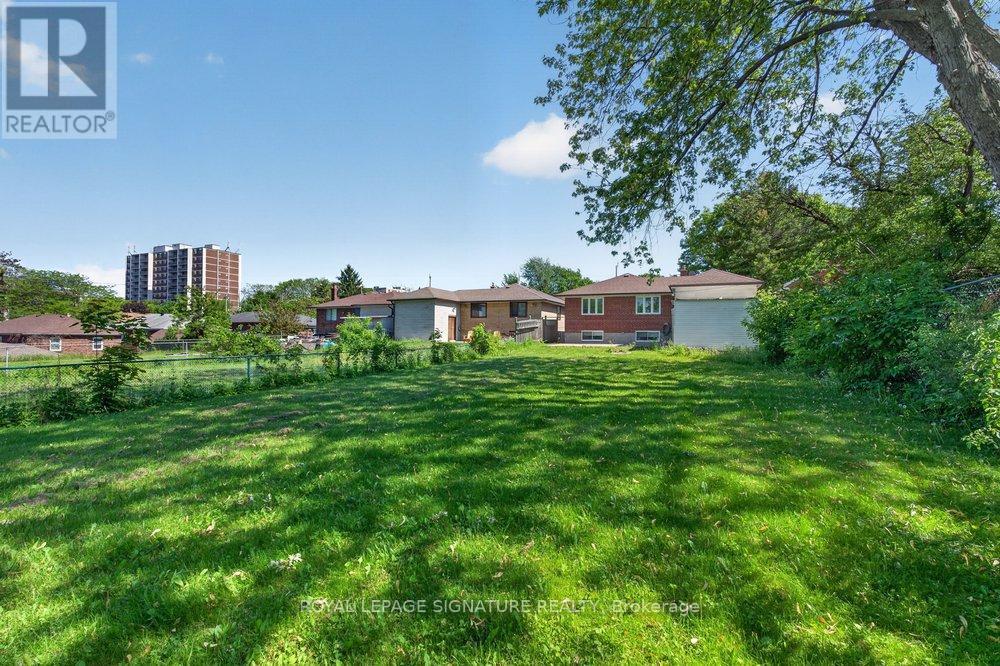 126 Trinnell Boulevard, Toronto, Ontario  M1L 1S7 - Photo 2 - E13412666