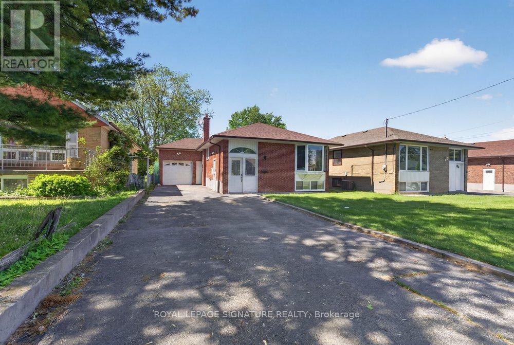 126 Trinnell Boulevard, Toronto, Ontario  M1L 1S7 - Photo 4 - E13412666