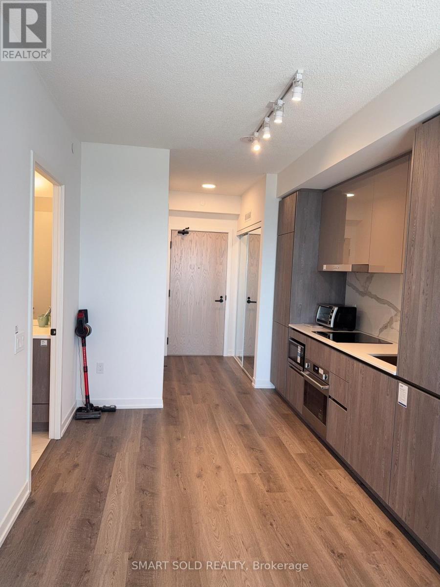 5611 - 8 Interchange Way, Vaughan, Ontario  L4K 0R2 - Photo 2 - N13412632