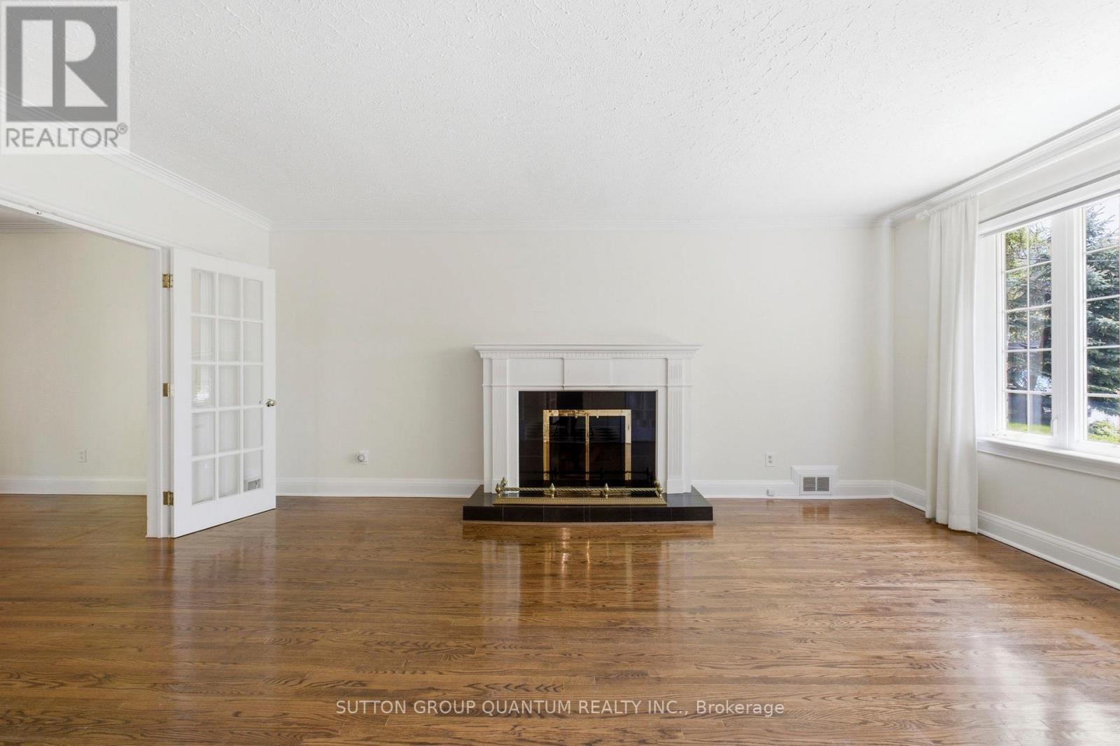 8 Riverside Crescent, Toronto, Ontario  M6S 1B6 - Photo 11 - W13412634