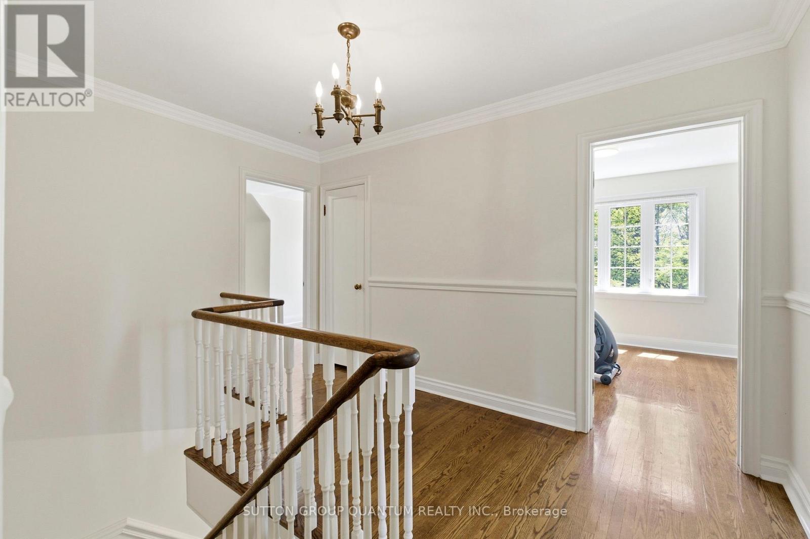 8 Riverside Crescent, Toronto, Ontario  M6S 1B6 - Photo 21 - W13412634
