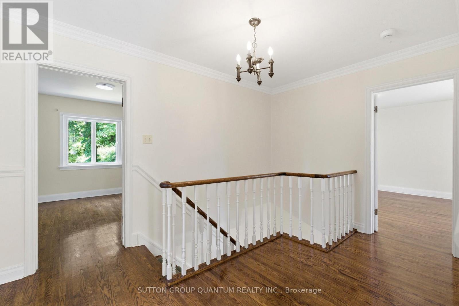 8 Riverside Crescent, Toronto, Ontario  M6S 1B6 - Photo 22 - W13412634