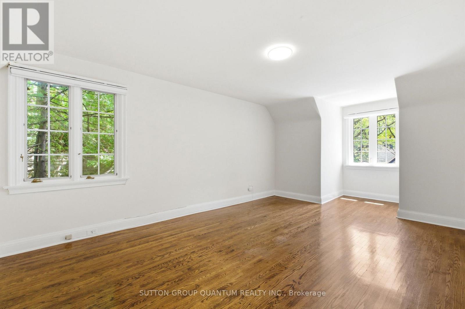 8 Riverside Crescent, Toronto, Ontario  M6S 1B6 - Photo 23 - W13412634