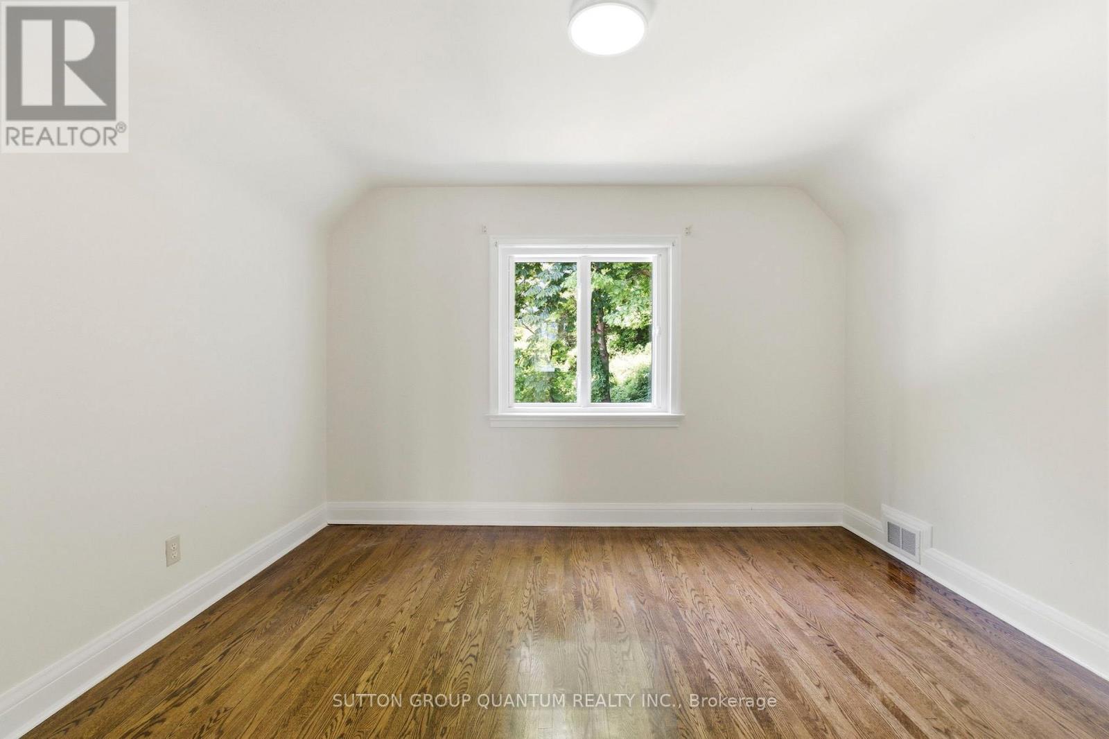 8 Riverside Crescent, Toronto, Ontario  M6S 1B6 - Photo 29 - W13412634
