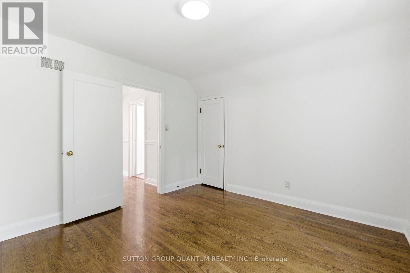 8 Riverside Crescent, Toronto, Ontario  M6S 1B6 - Photo 30 - W13412634