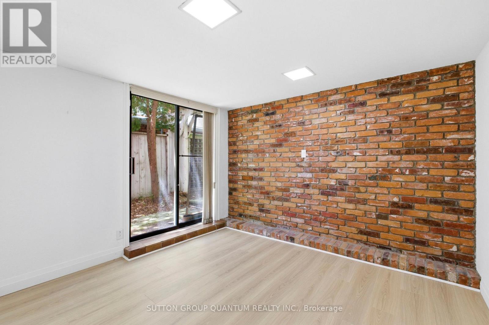 8 Riverside Crescent, Toronto, Ontario  M6S 1B6 - Photo 34 - W13412634