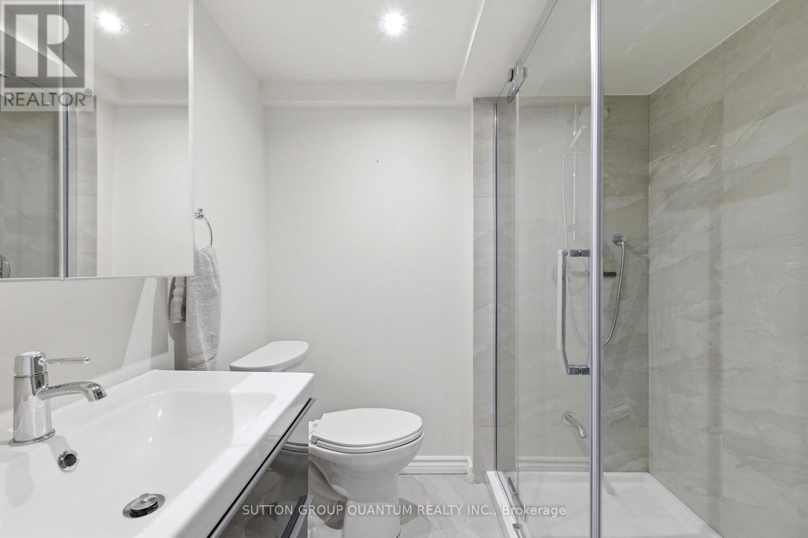 8 Riverside Crescent, Toronto, Ontario  M6S 1B6 - Photo 35 - W13412634