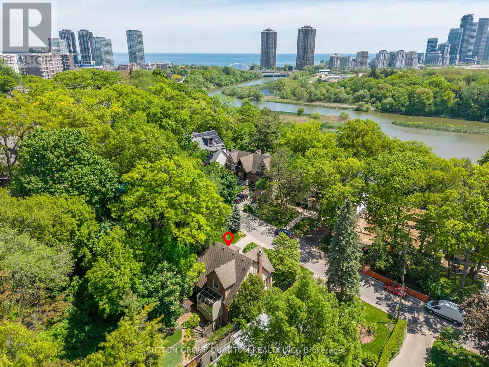 8 Riverside Crescent, Toronto, Ontario  M6S 1B6 - Photo 42 - W13412634