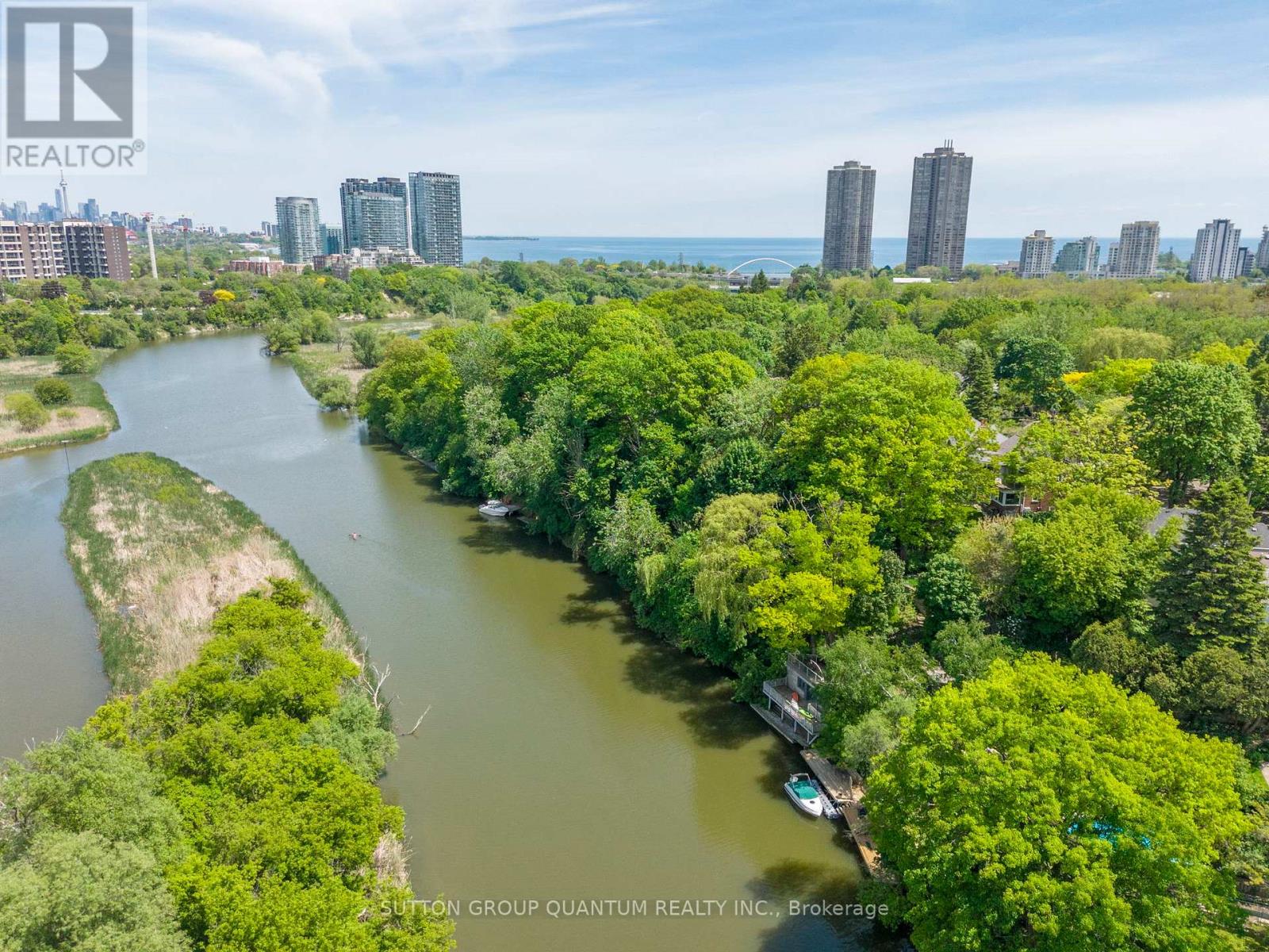 8 Riverside Crescent, Toronto, Ontario  M6S 1B6 - Photo 43 - W13412634