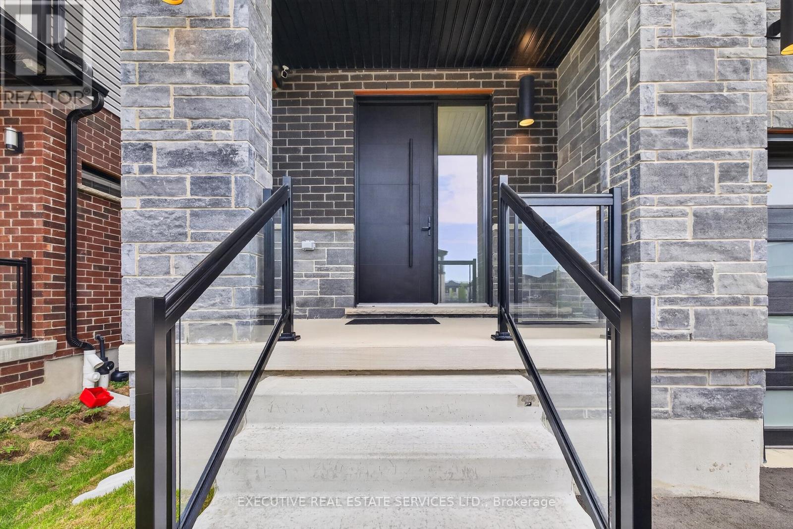 27 Jacob Detweiller Drive, Kitchener, Ontario  N2P 0K7 - Photo 5 - X13412636