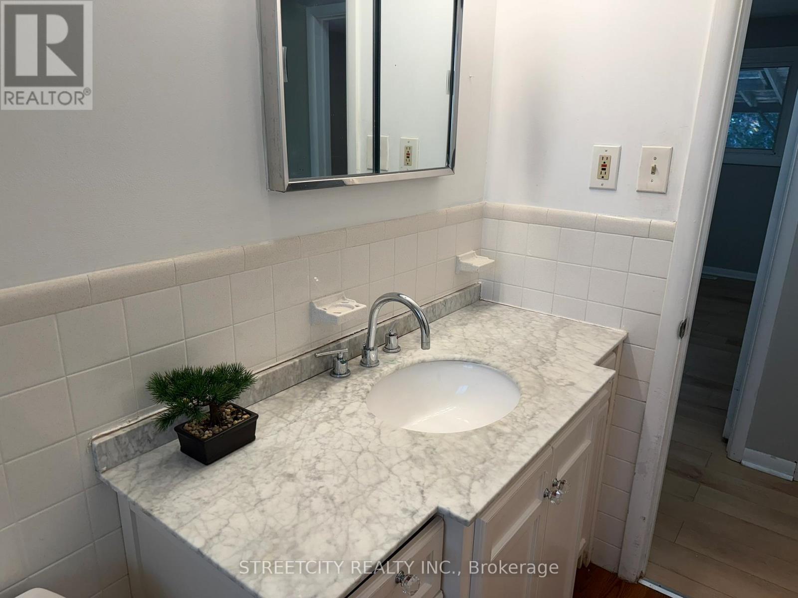 42 Oneida Road, London East (East D), Ontario  N5V 2X1 - Photo 12 - X13412710