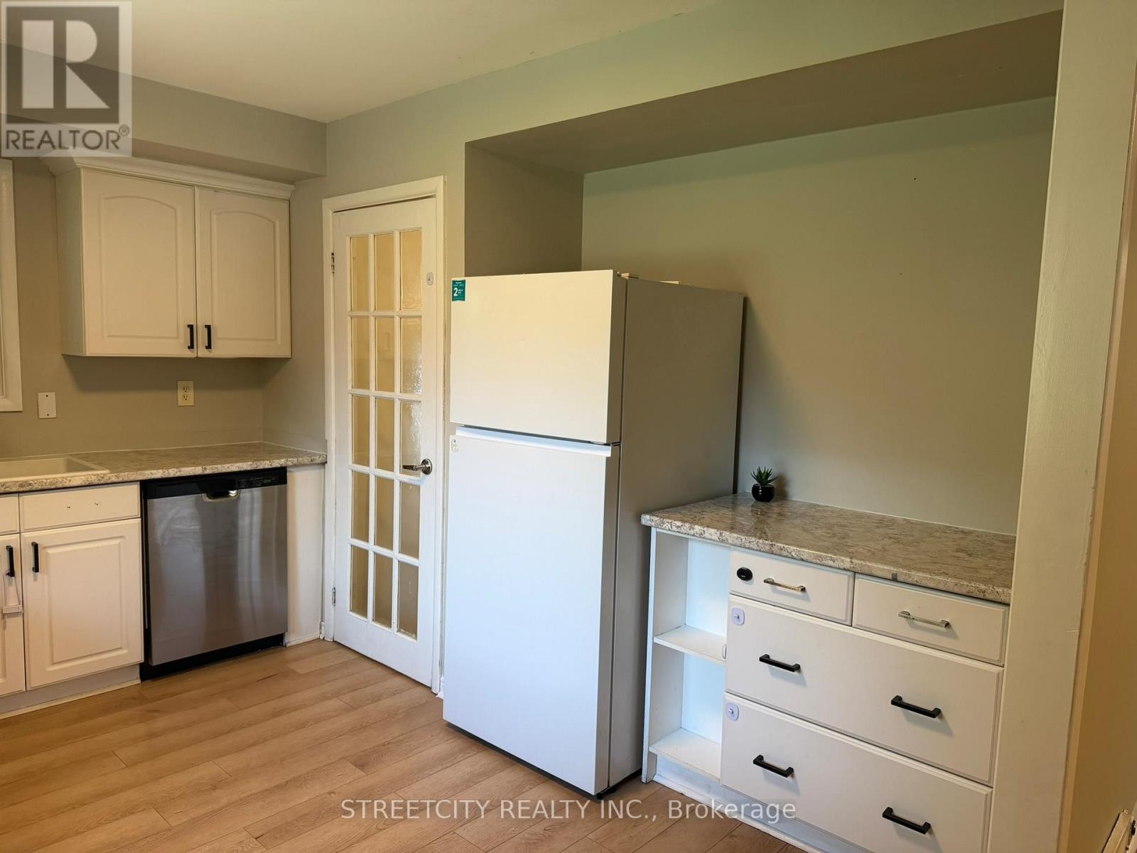 42 Oneida Road, London East (East D), Ontario  N5V 2X1 - Photo 8 - X13412710