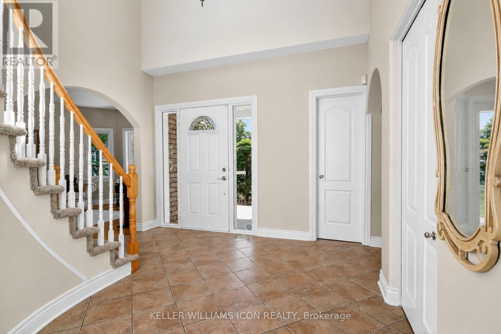 136 Shaughnessy Crescent, Ottawa, Ontario  K2K 2N3 - Photo 3 - X13412744