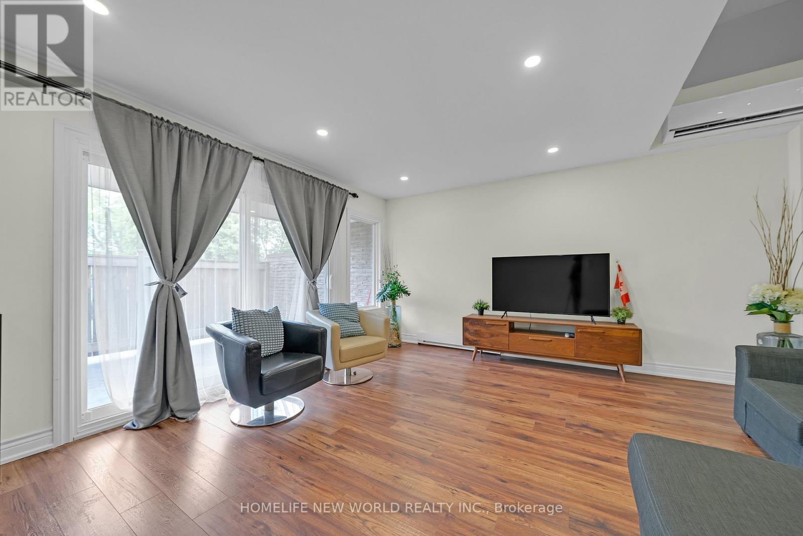 38 Springfair Avenue, Aurora, Ontario  L4G 3M2 - Photo 2 - N13412722