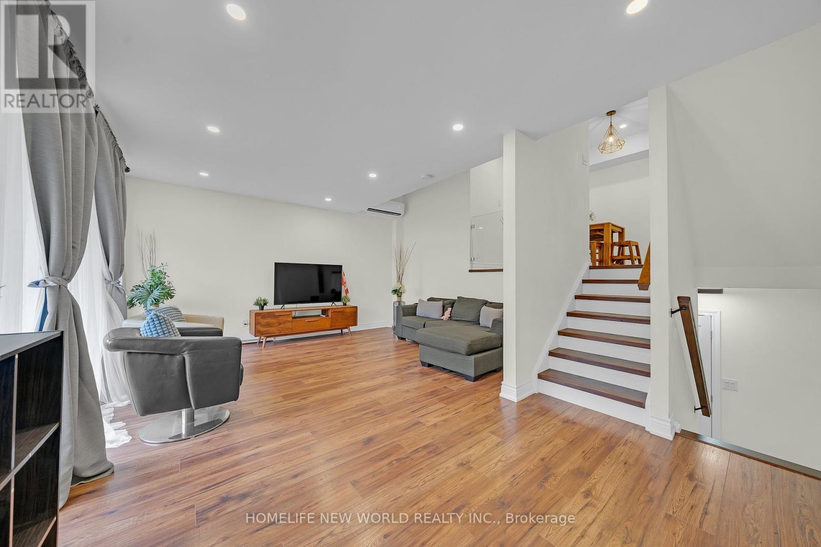 38 Springfair Avenue, Aurora, Ontario  L4G 3M2 - Photo 3 - N13412722