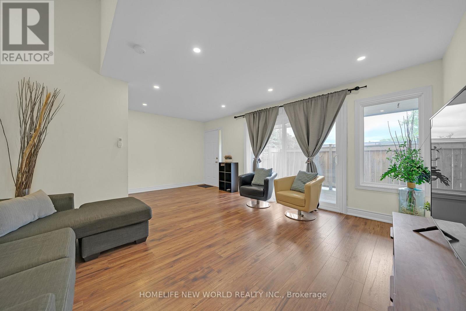 38 Springfair Avenue, Aurora, Ontario  L4G 3M2 - Photo 4 - N13412722
