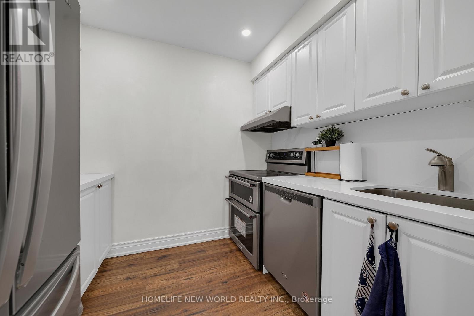 38 Springfair Avenue, Aurora, Ontario  L4G 3M2 - Photo 5 - N13412722