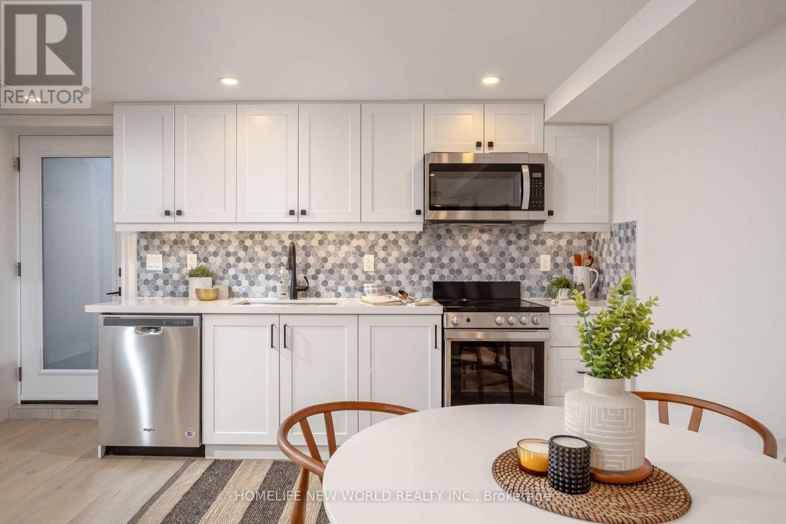 Lower - 46 Emerson Avenue, Toronto, Ontario  M6H 3S8 - Photo 4 - W13412700