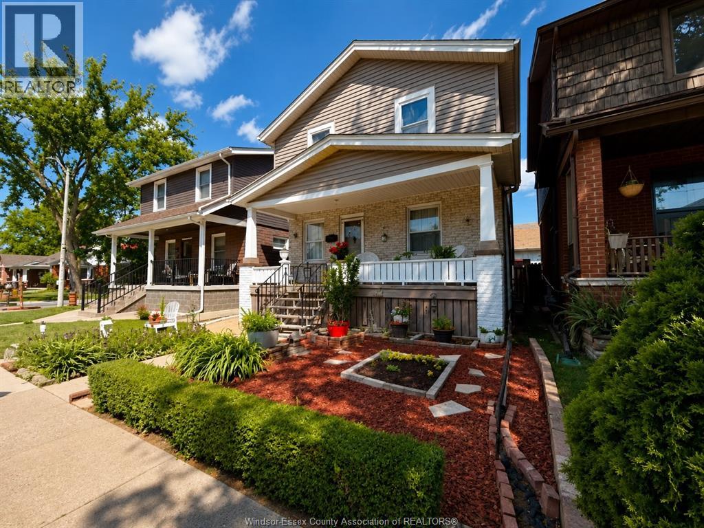 382 Pine Street, Windsor, Ontario  N9A 6E2 - Photo 2 - 26013312