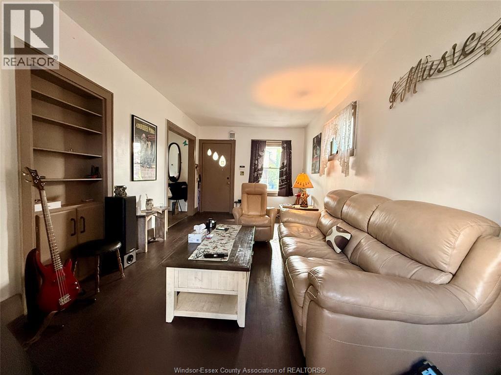 382 Pine Street, Windsor, Ontario  N9A 6E2 - Photo 4 - 26013312