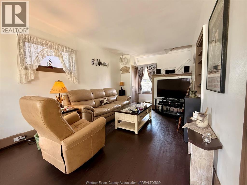 382 Pine Street, Windsor, Ontario  N9A 6E2 - Photo 3 - 26013312