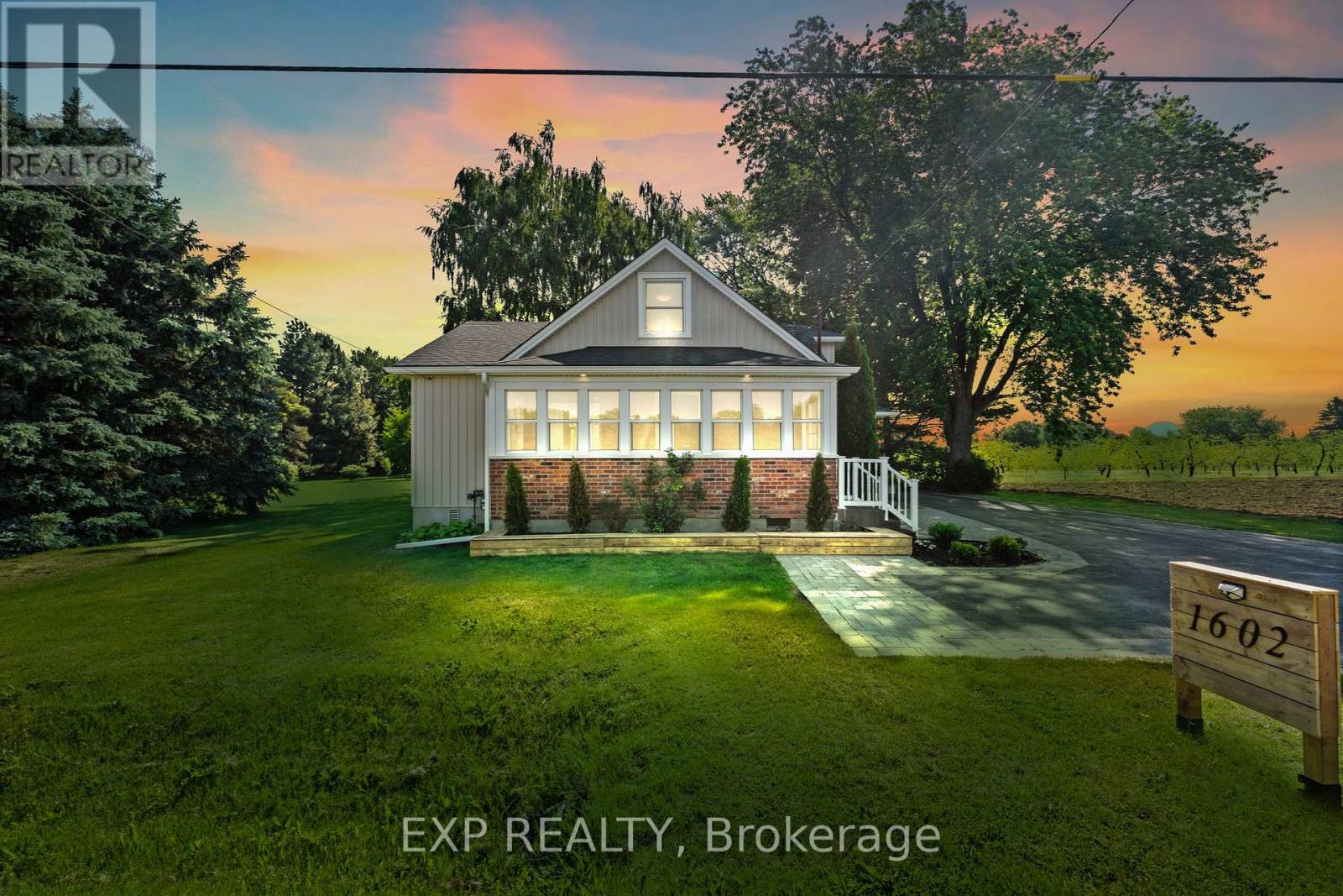 1602 Third Street, St. Catharines (Rural Fourth), Ontario  L2R 6P9 - Photo 2 - X13412818