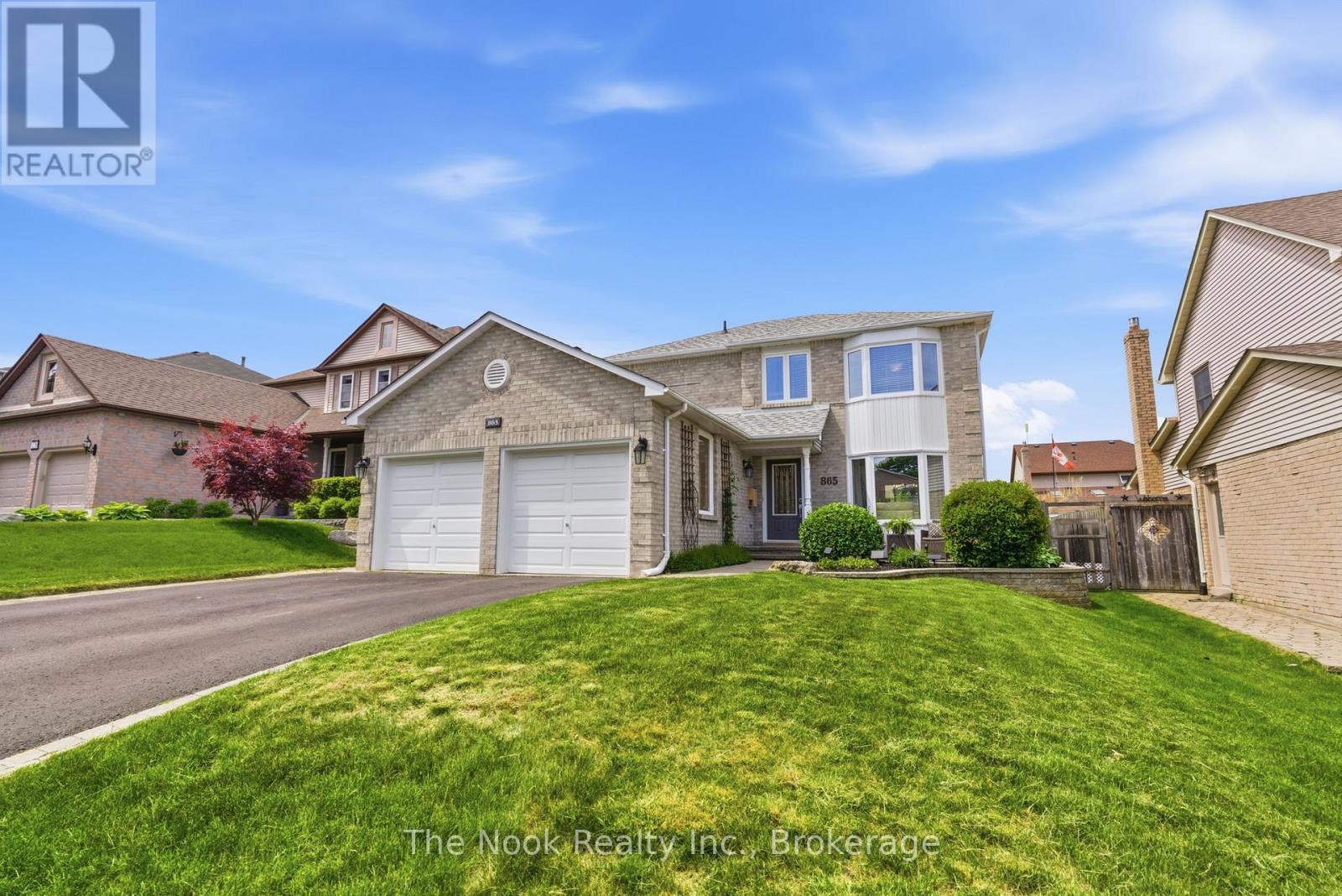 865 Lochness Crescent