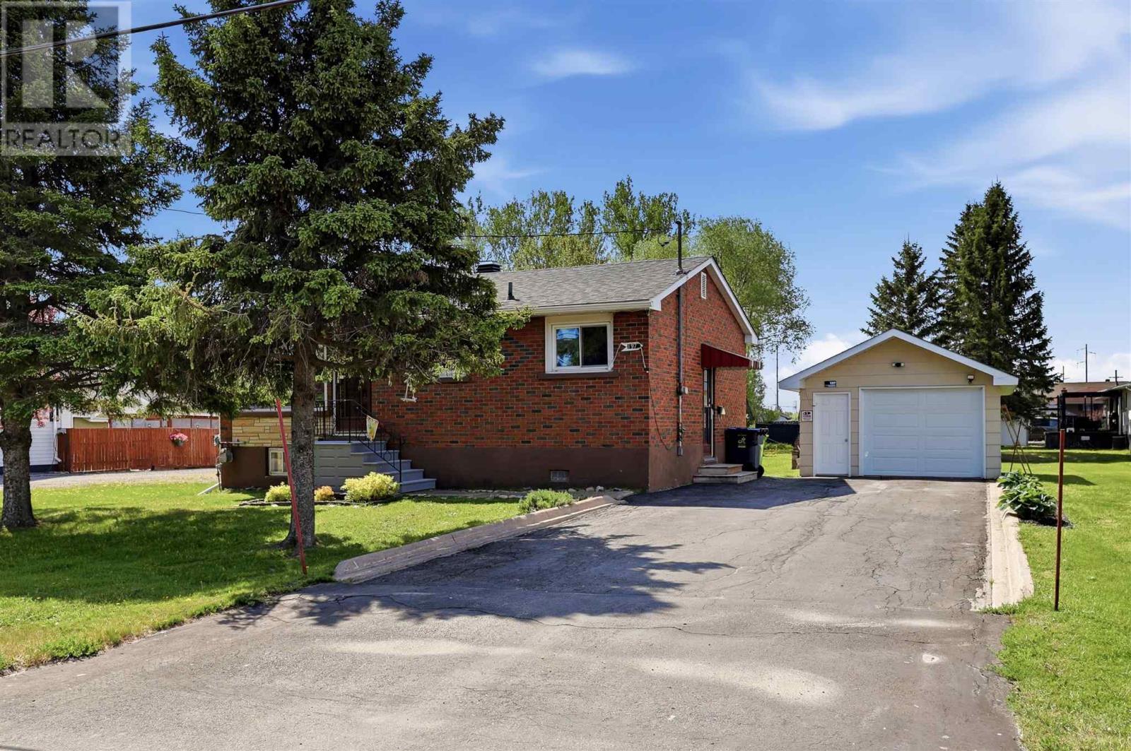 197 Churchill Ave, Sault Ste. Marie, Ontario  P6C 2P9 - Photo 1 - SM261330