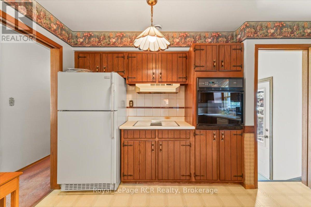 744 Arthur Street, West Grey, Ontario  N0G 1C0 - Photo 10 - X13412768
